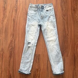 ALTR’D STATE Light Wash Ripped Cropped Straight Jeans